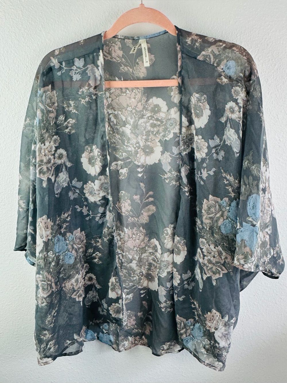Live 4 Truth Gray Floral Kimono Size 2X